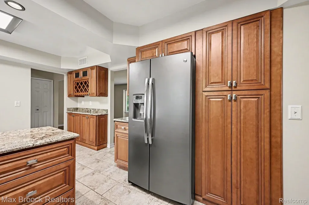 18733 Yorkshire Drive Livonia City MI 48152