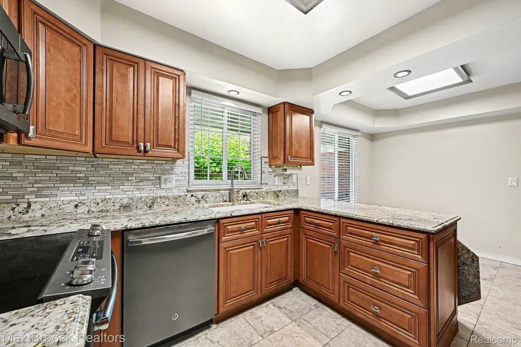 18733 Yorkshire Drive Livonia City MI 48152