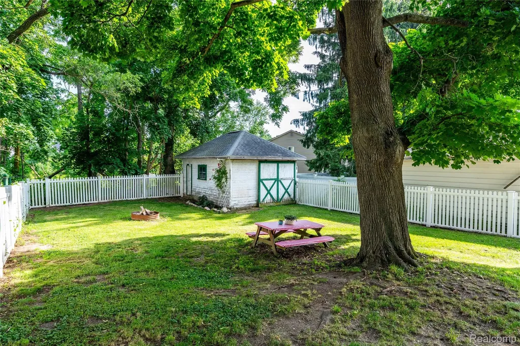 273 W Walled Lake Drive Walled Lake City MI 48390