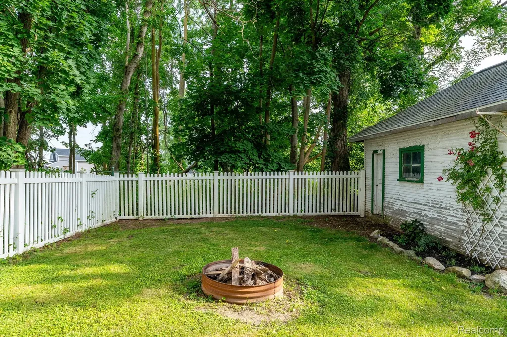 273 W Walled Lake Drive Walled Lake City MI 48390