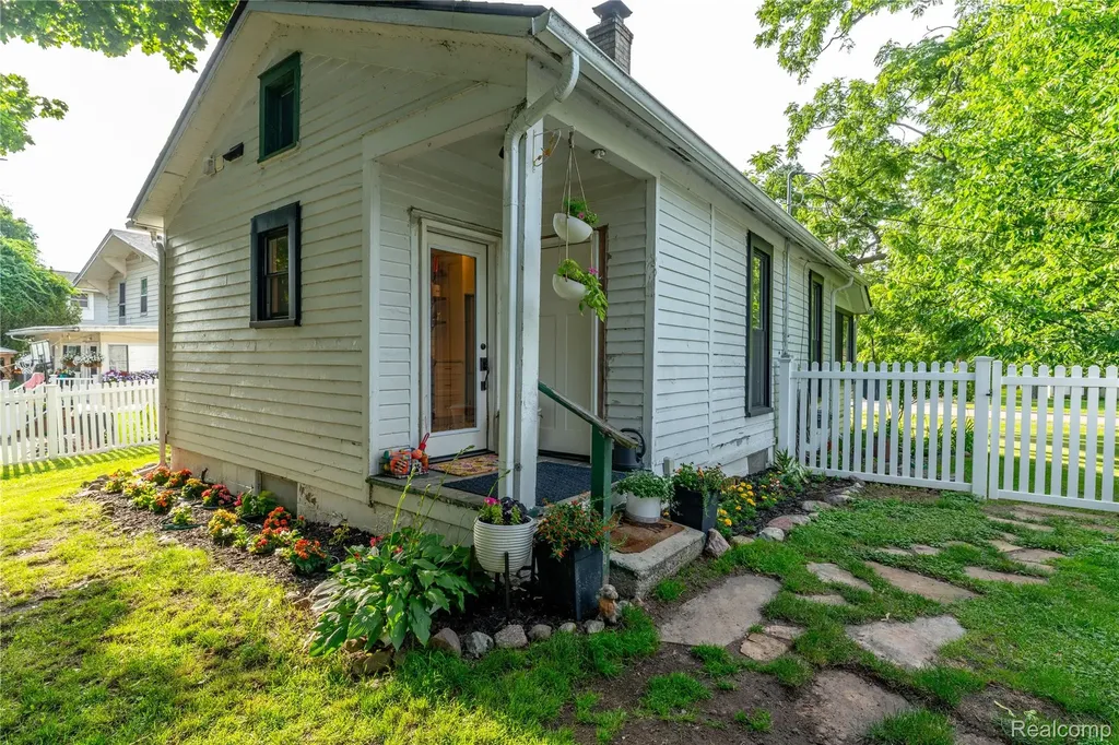 273 W Walled Lake Drive Walled Lake City MI 48390