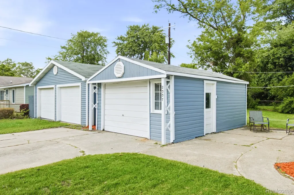 2007 Hancock Street Port Huron City MI 48060