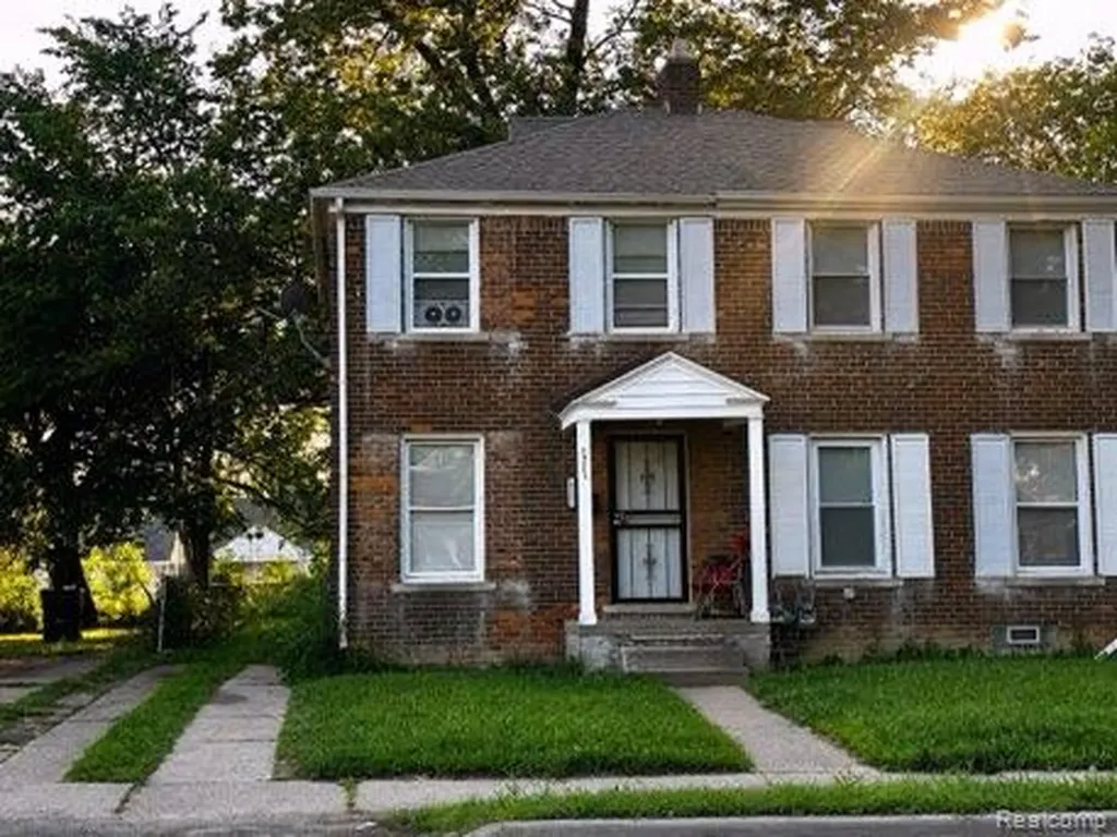 19331 Hoover Street Detroit City MI 48205