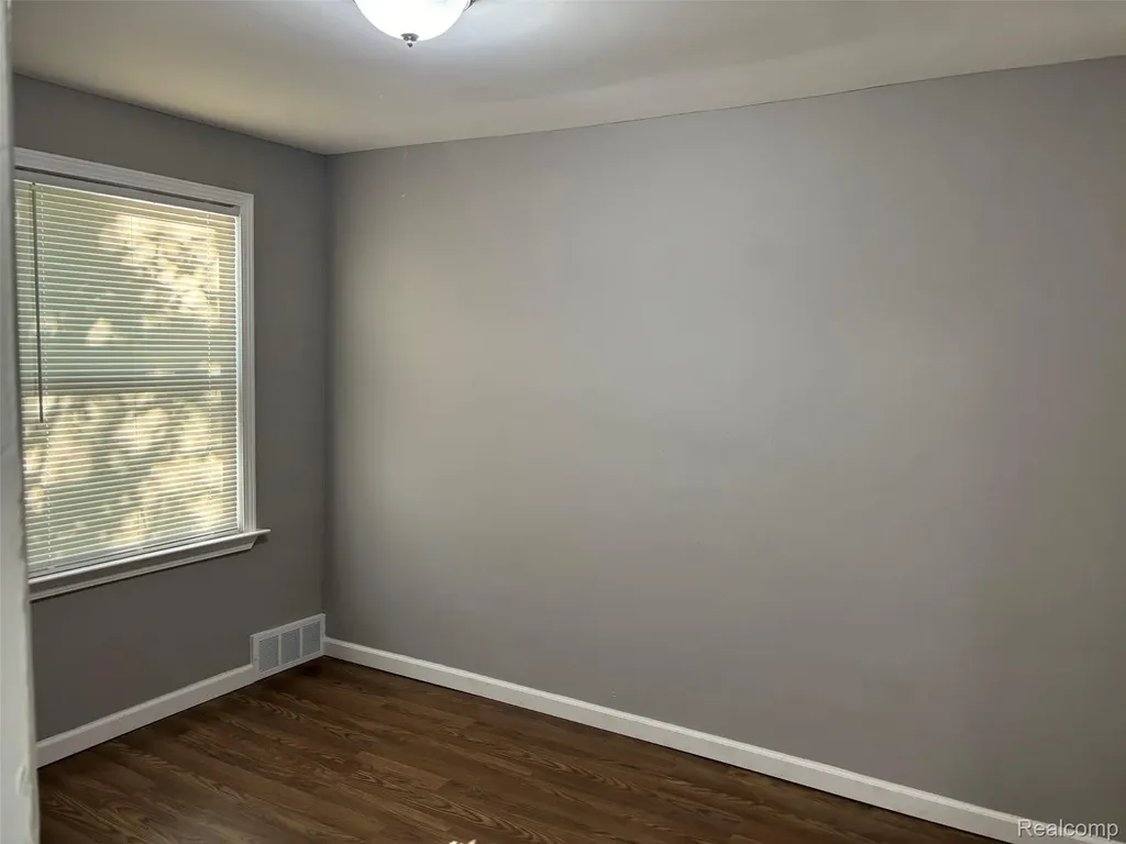 19331 Hoover Street Detroit City MI 48205