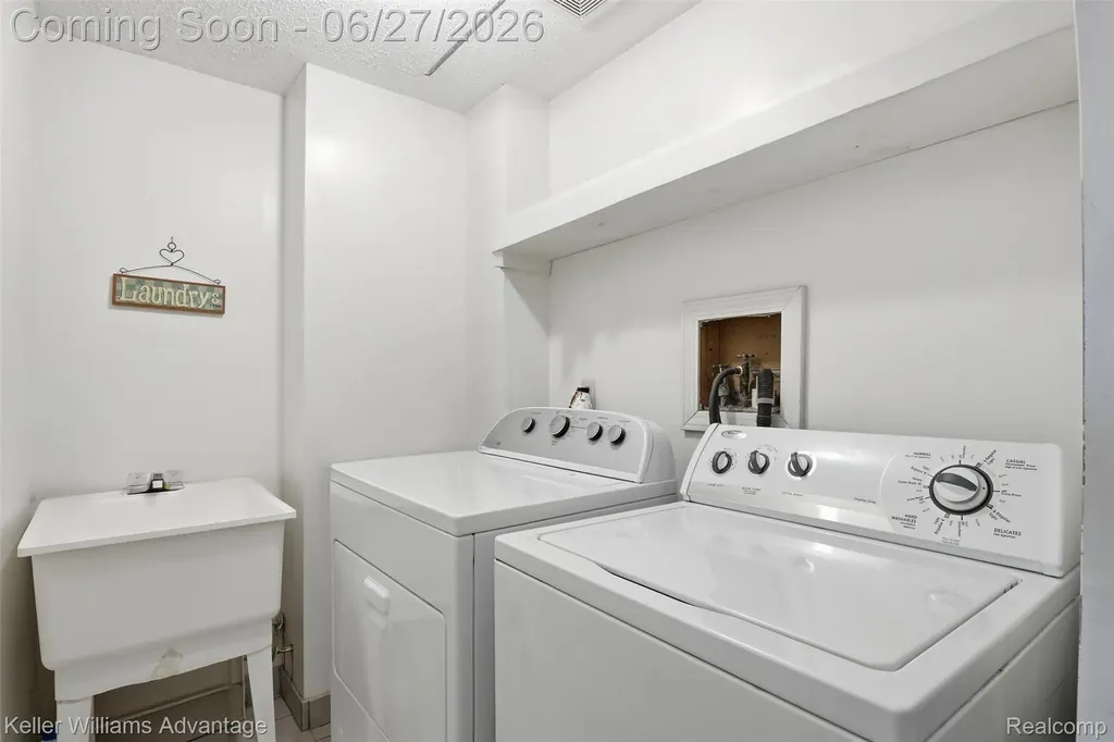 1479 Chanticlair Circle Wixom City MI 48393