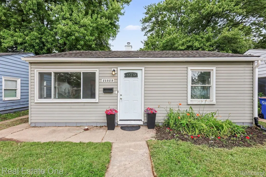 21323 La Salle Boulevard Warren City MI 48089