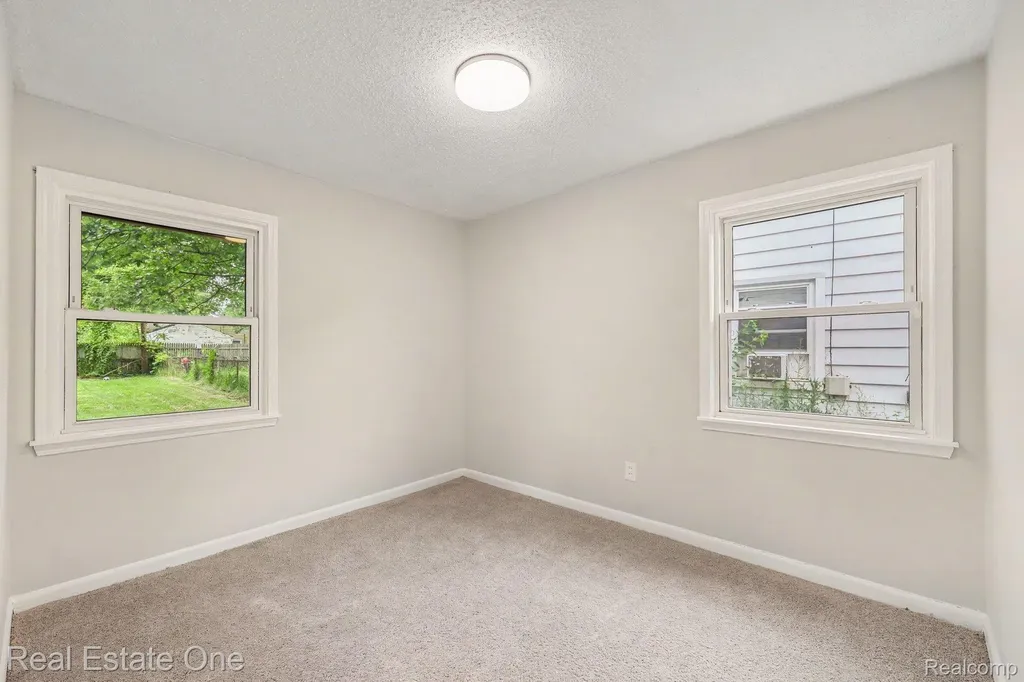 21323 La Salle Boulevard Warren City MI 48089