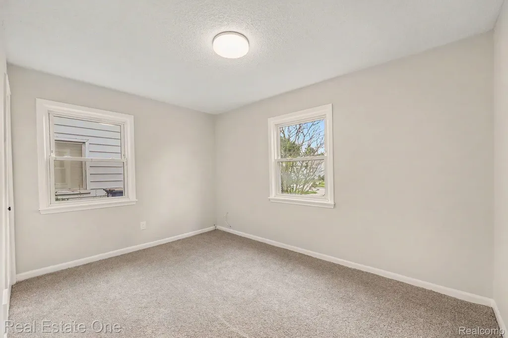 21323 La Salle Boulevard Warren City MI 48089