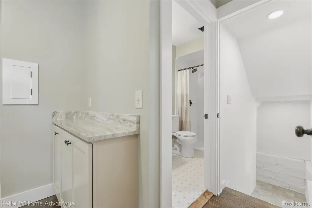 507 North Street Holly Village MI 48442