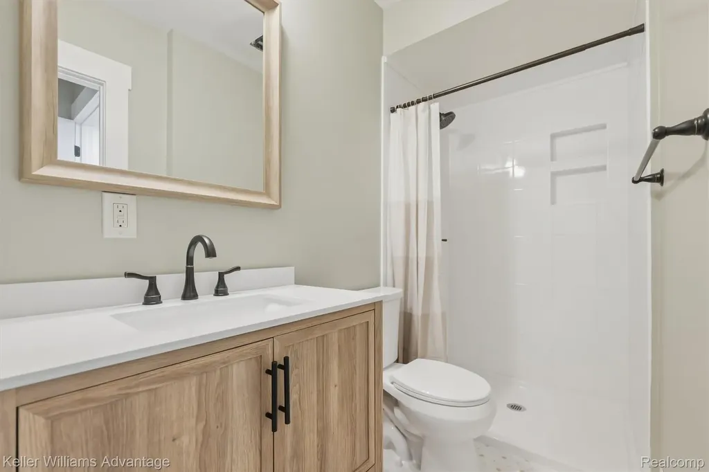 507 North Street Holly Village MI 48442