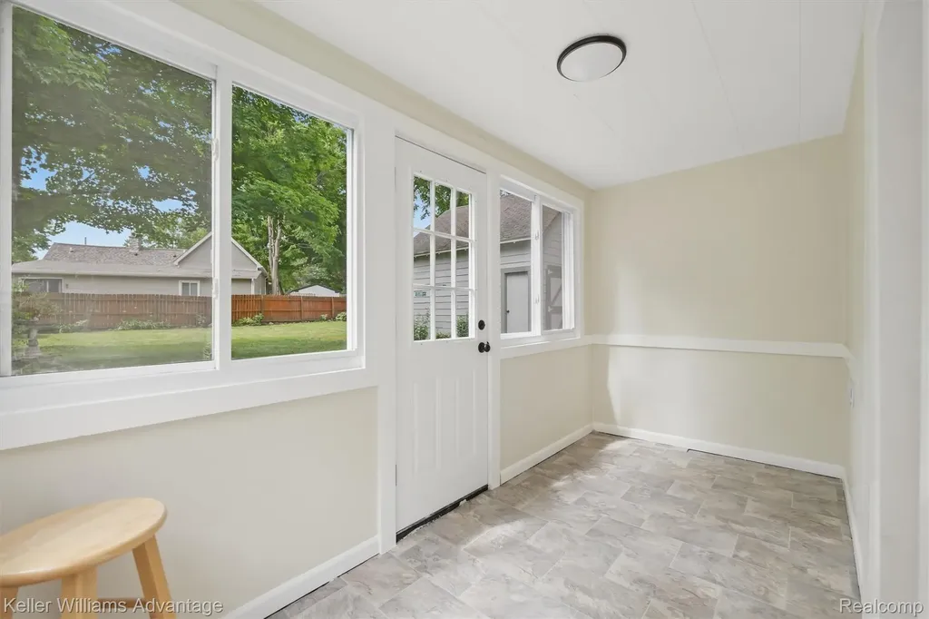 507 North Street Holly Village MI 48442