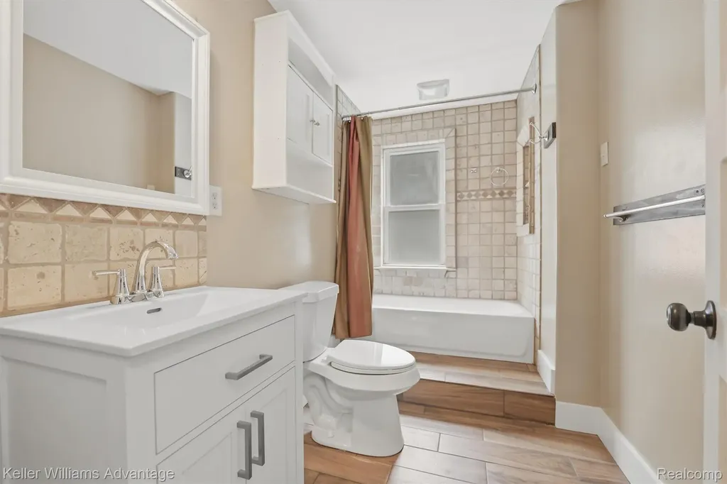 507 North Street Holly Village MI 48442