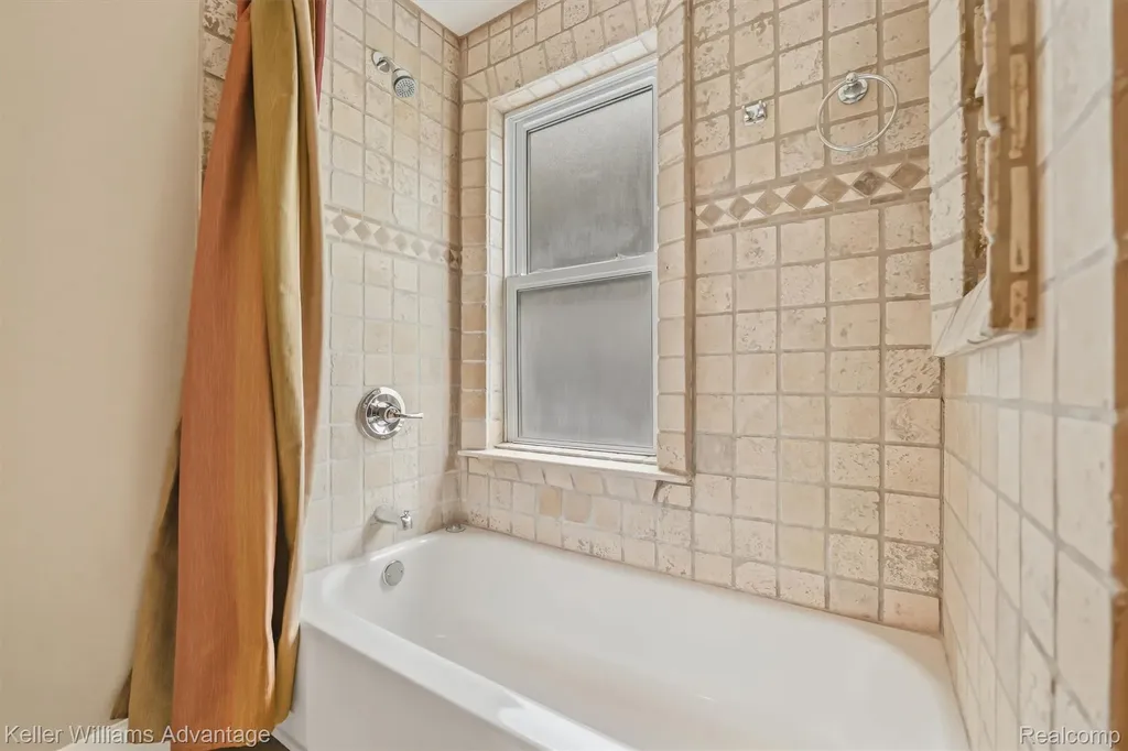 507 North Street Holly Village MI 48442