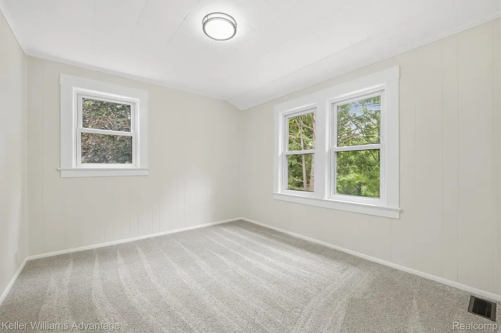 507 North Street Holly Village MI 48442