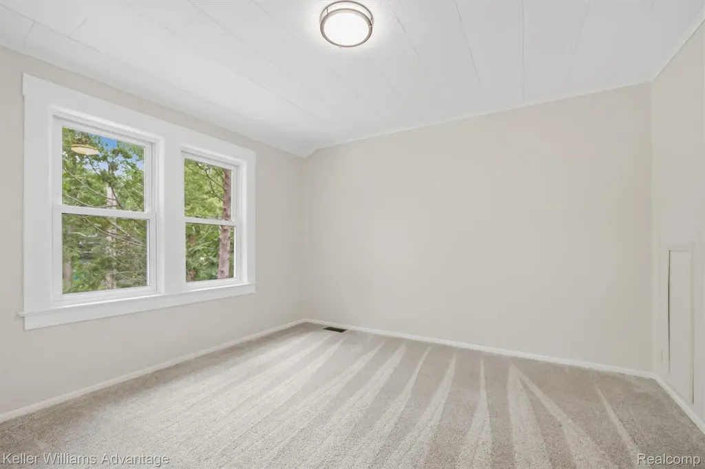 507 North Street Holly Village MI 48442