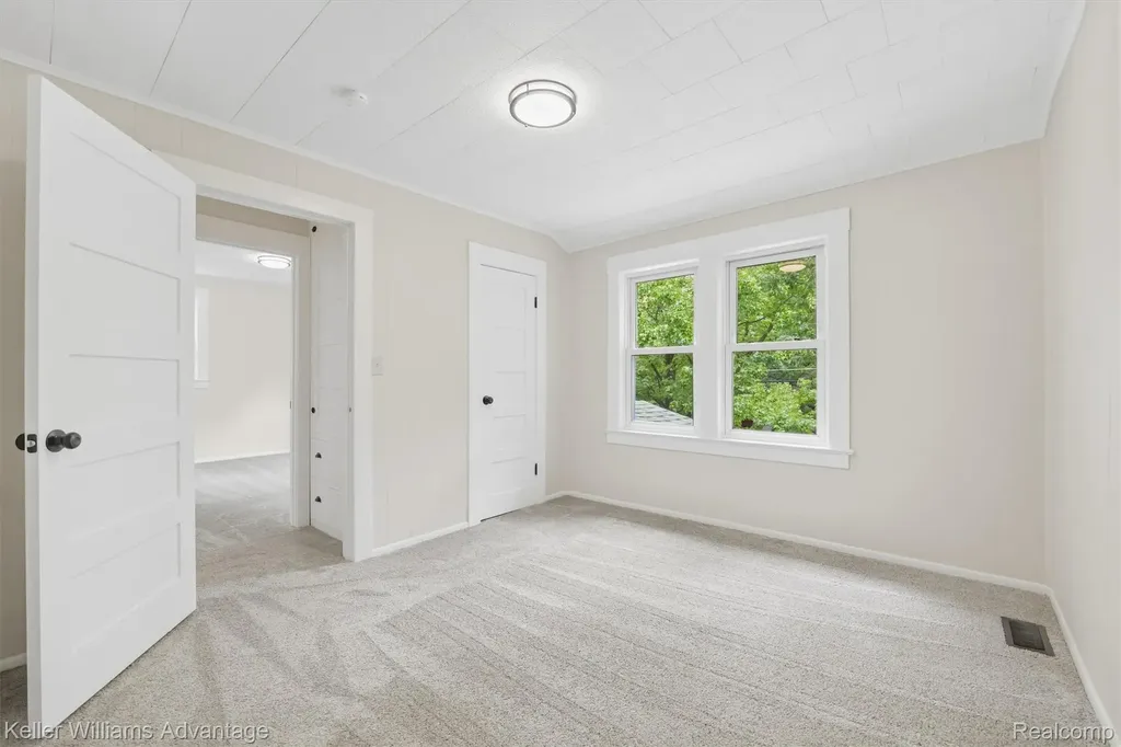 507 North Street Holly Village MI 48442