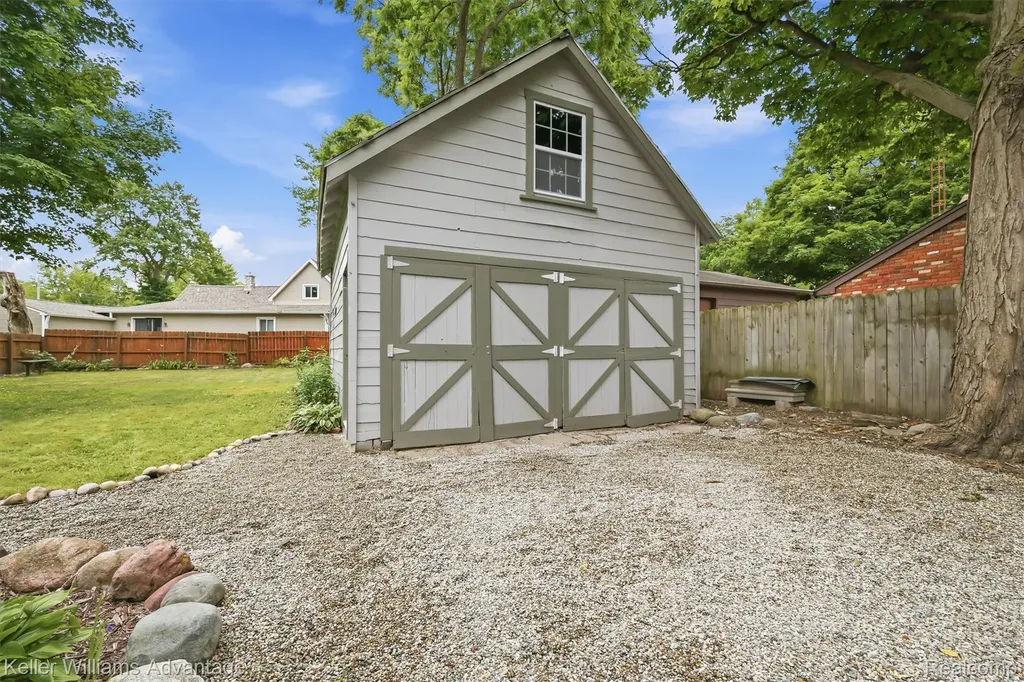 507 North Street Holly Village MI 48442
