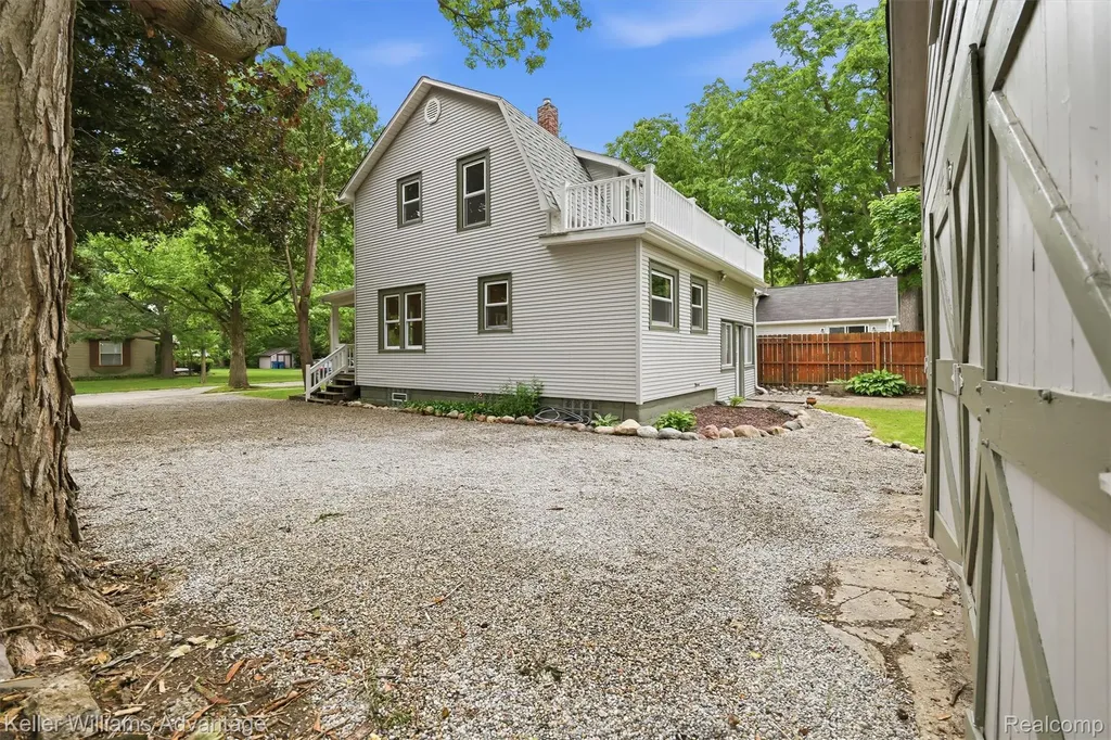 507 North Street Holly Village MI 48442