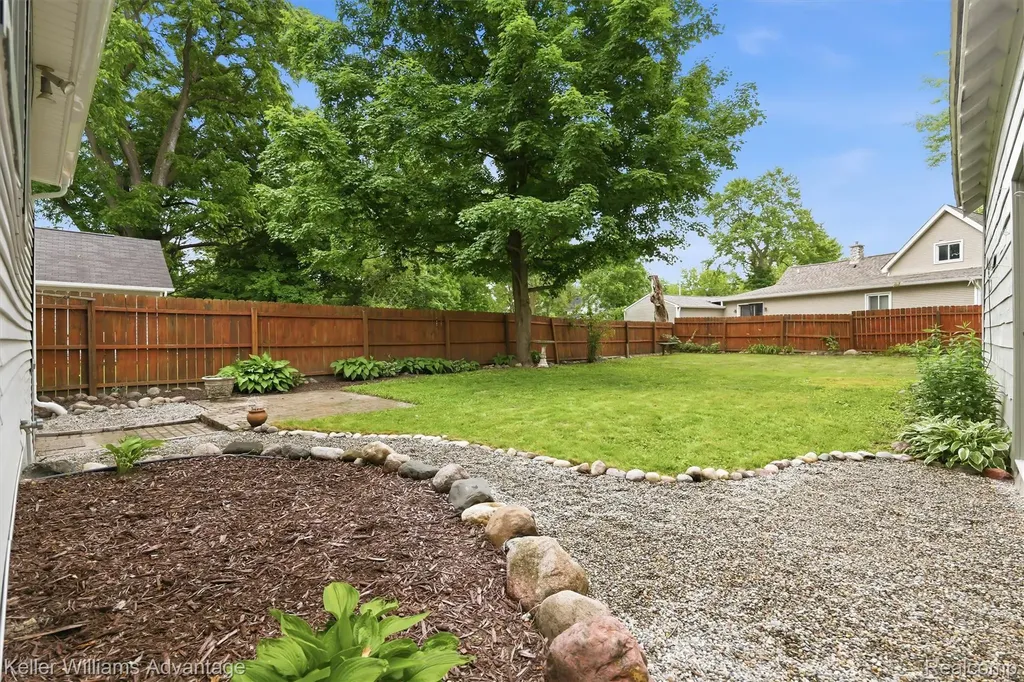 507 North Street Holly Village MI 48442