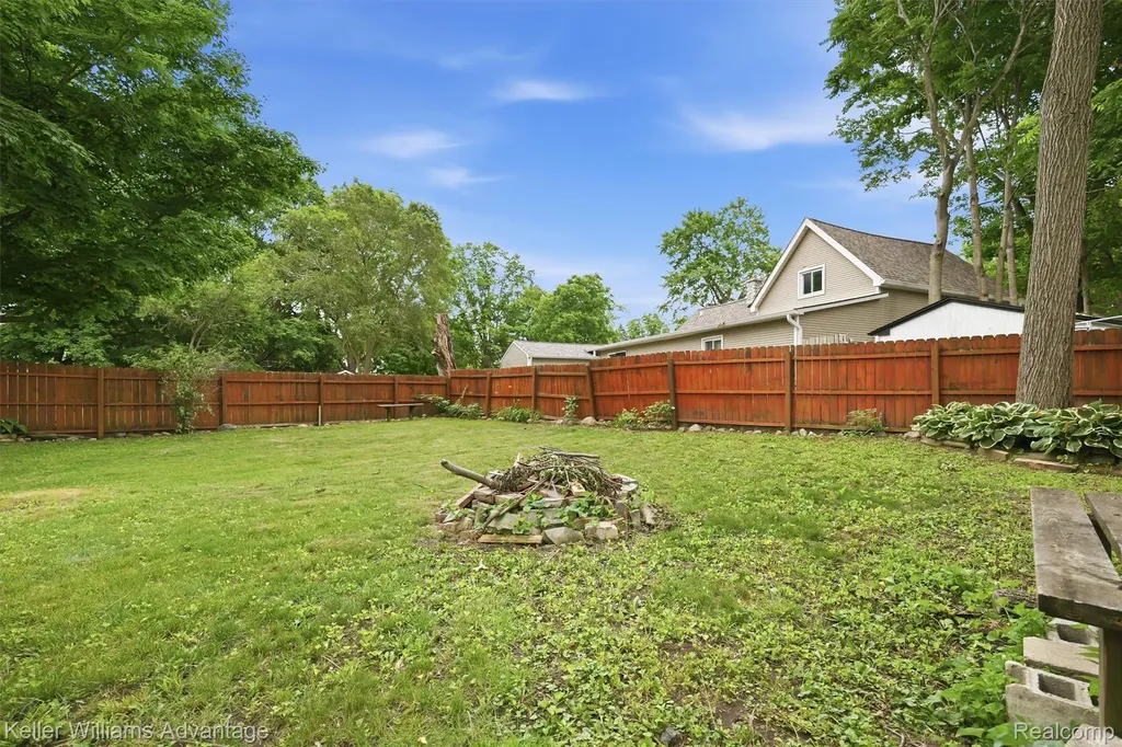 507 North Street Holly Village MI 48442