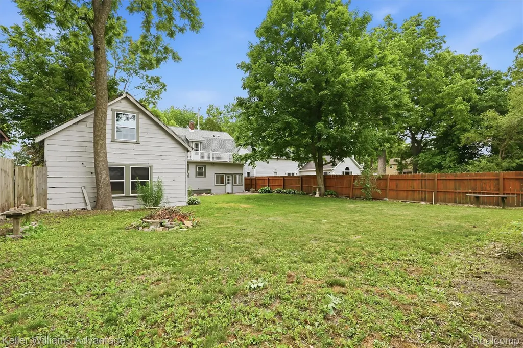 507 North Street Holly Village MI 48442