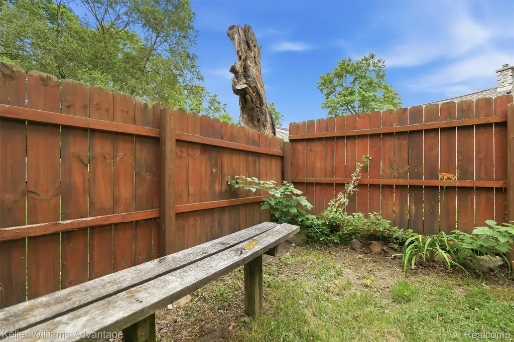 507 North Street Holly Village MI 48442