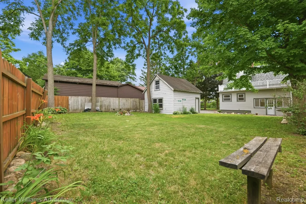 507 North Street Holly Village MI 48442