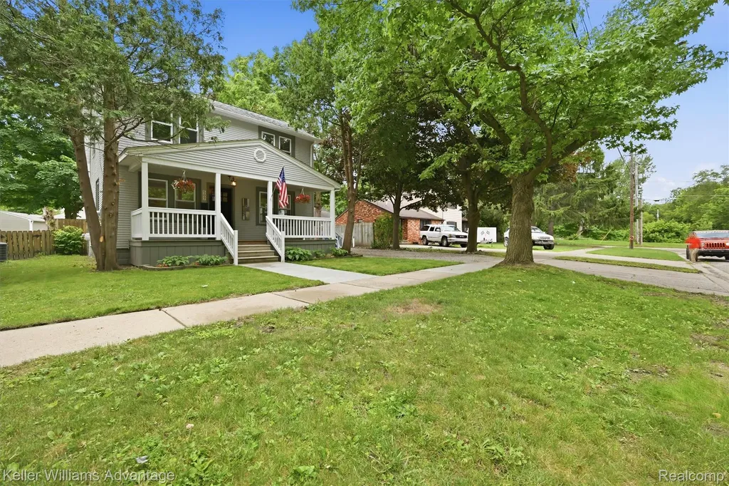 507 North Street Holly Village MI 48442