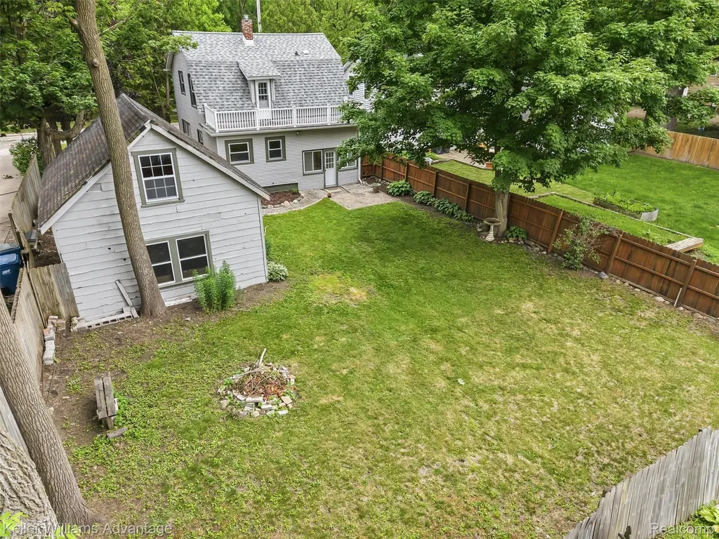 507 North Street Holly Village MI 48442