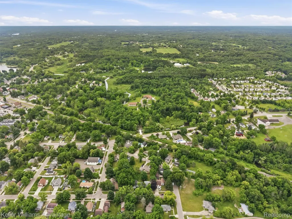 507 North Street Holly Village MI 48442