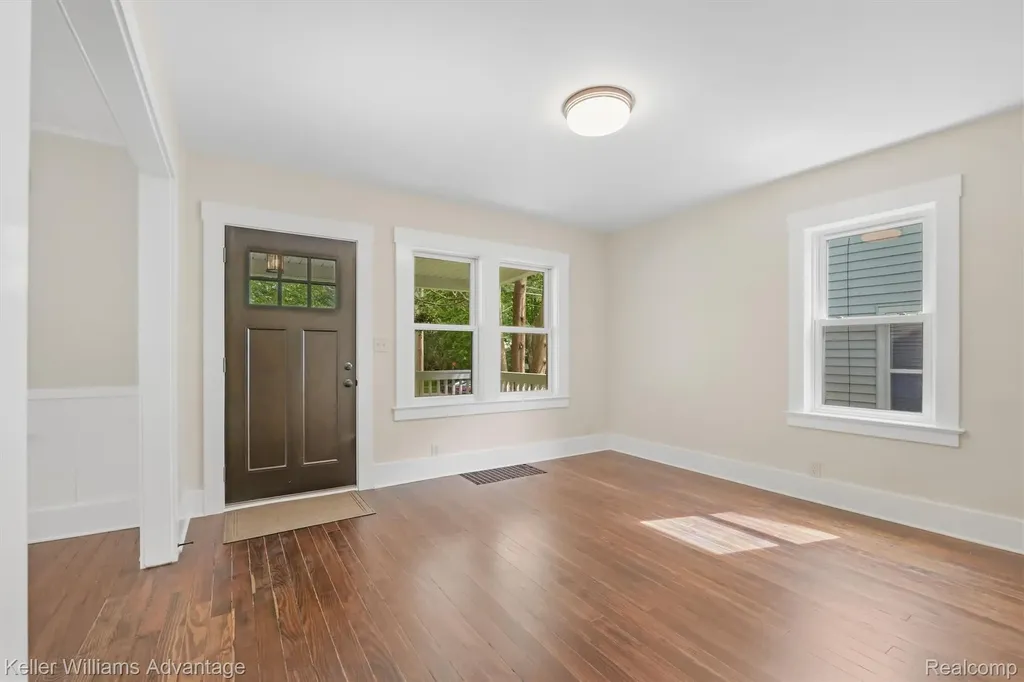 507 North Street Holly Village MI 48442