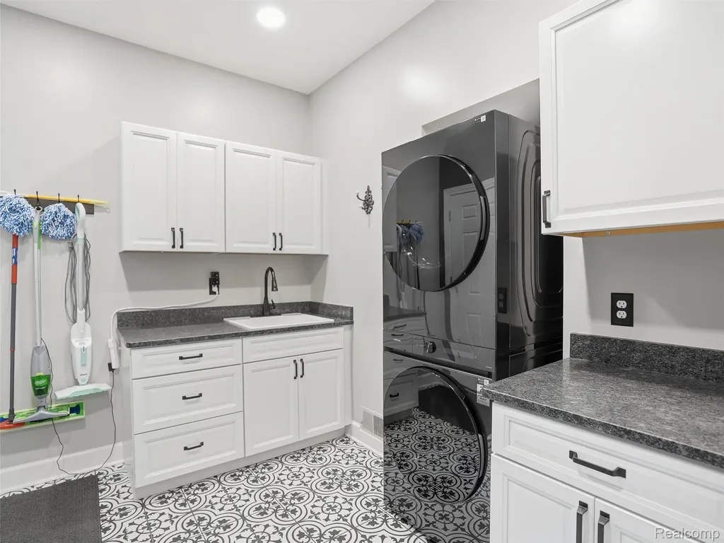 7475 Pinehurst Circle Bloomfield Hills City MI 48301