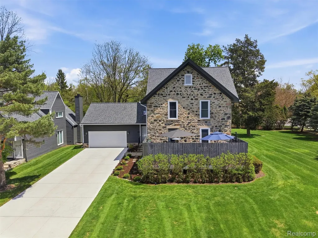 7475 Pinehurst Circle Bloomfield Hills City MI 48301