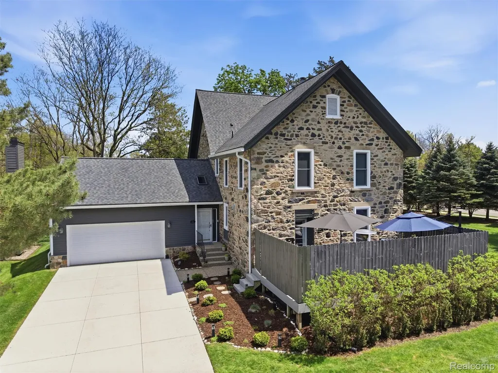 7475 Pinehurst Circle Bloomfield Hills City MI 48301