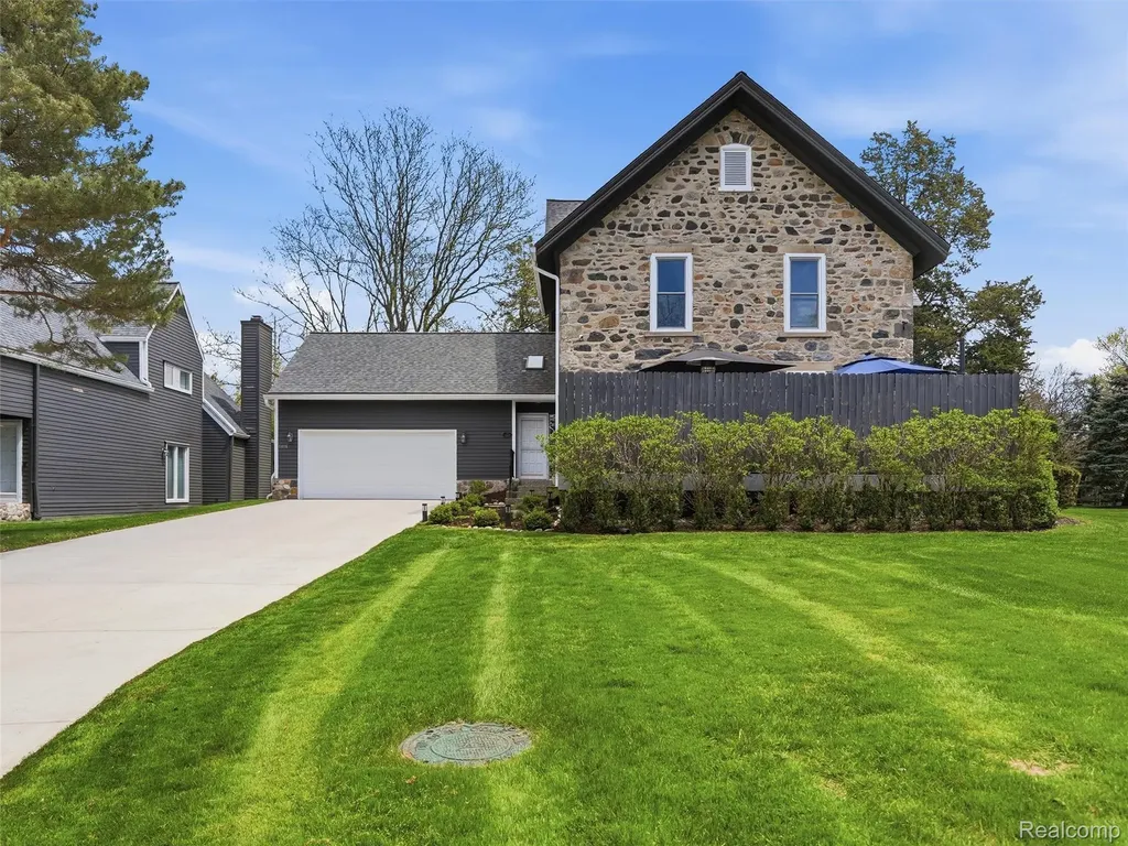 7475 Pinehurst Circle Bloomfield Hills City MI 48301