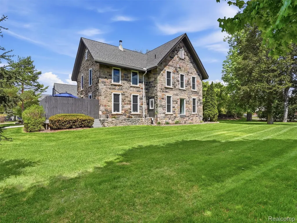 7475 Pinehurst Circle Bloomfield Hills City MI 48301