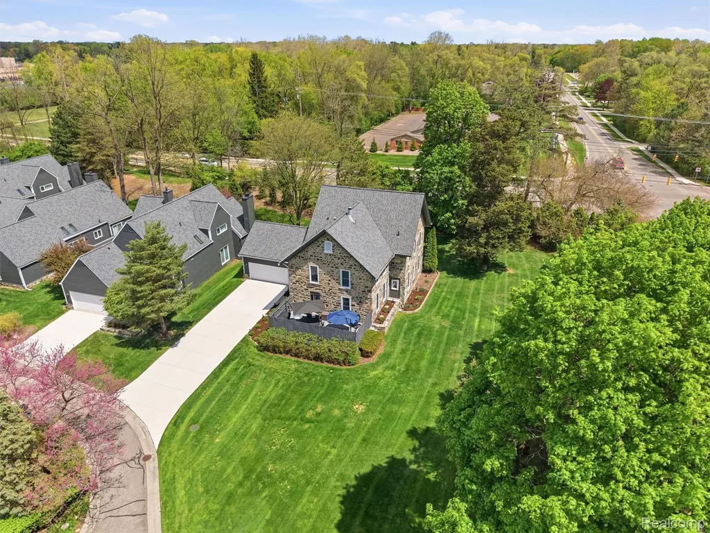 7475 Pinehurst Circle Bloomfield Hills City MI 48301