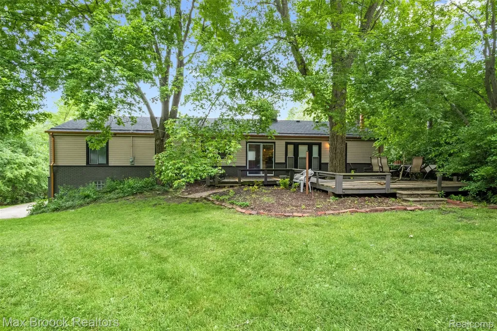 2905 Lahser Road Bloomfield Hills City MI 48304