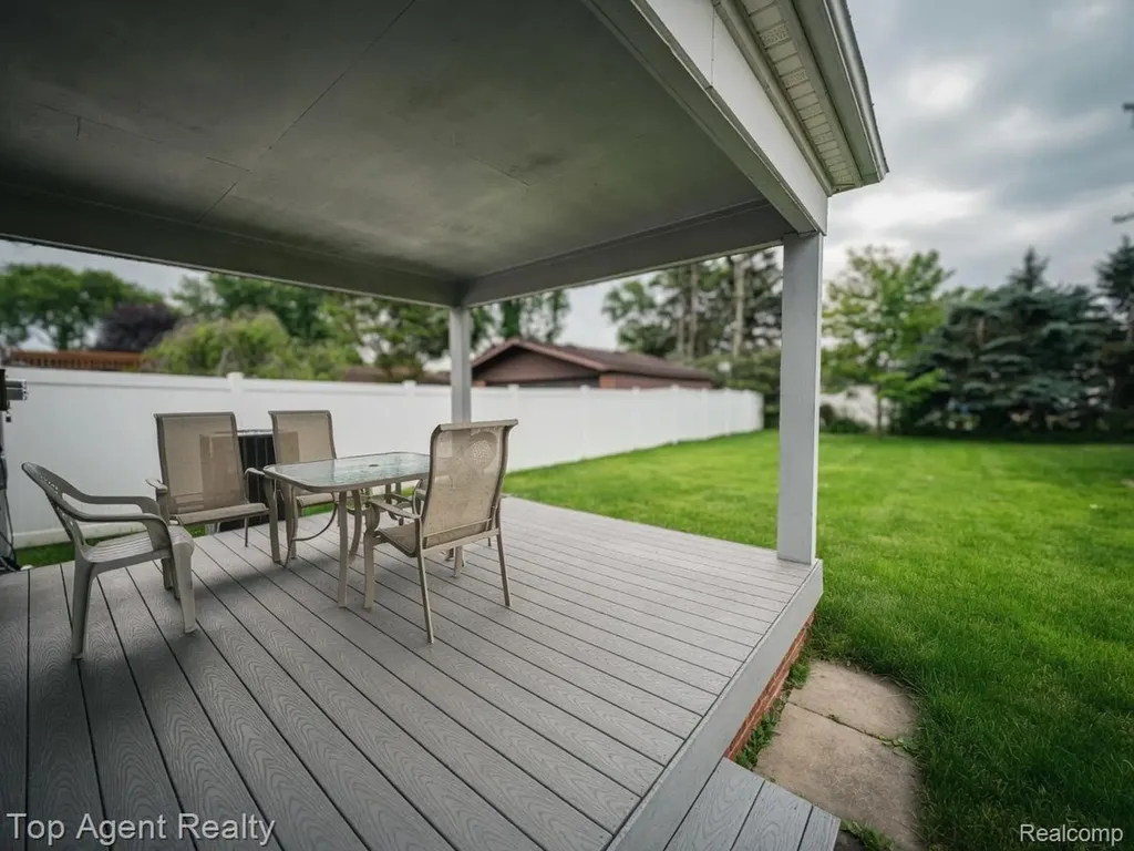 4436 Buckingham Drive Warren City MI 48092