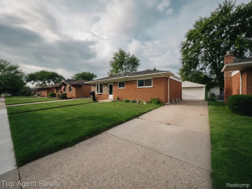 4436 Buckingham Drive Warren City MI 48092