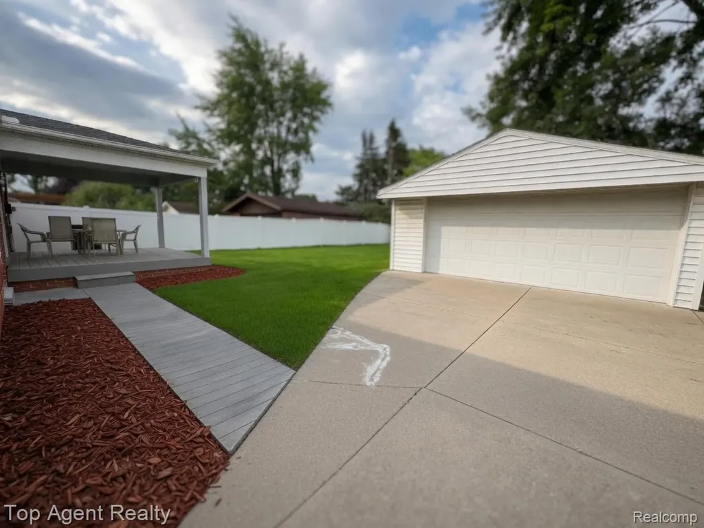 4436 Buckingham Drive Warren City MI 48092
