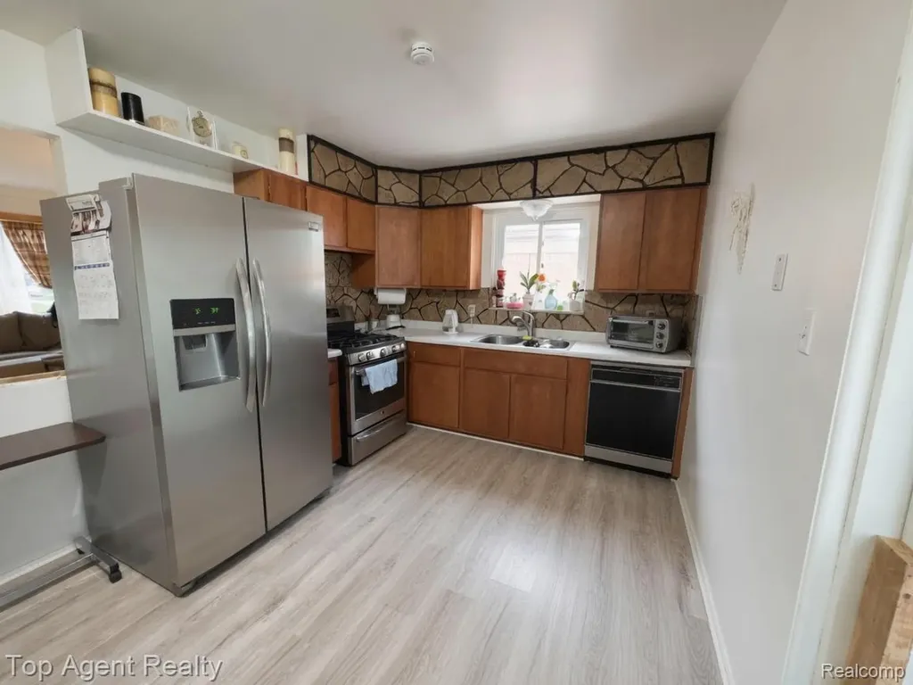 4436 Buckingham Drive Warren City MI 48092