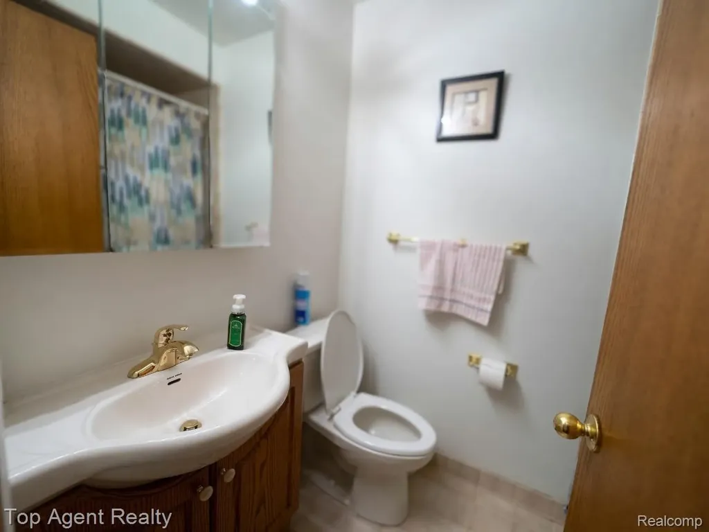 4436 Buckingham Drive Warren City MI 48092