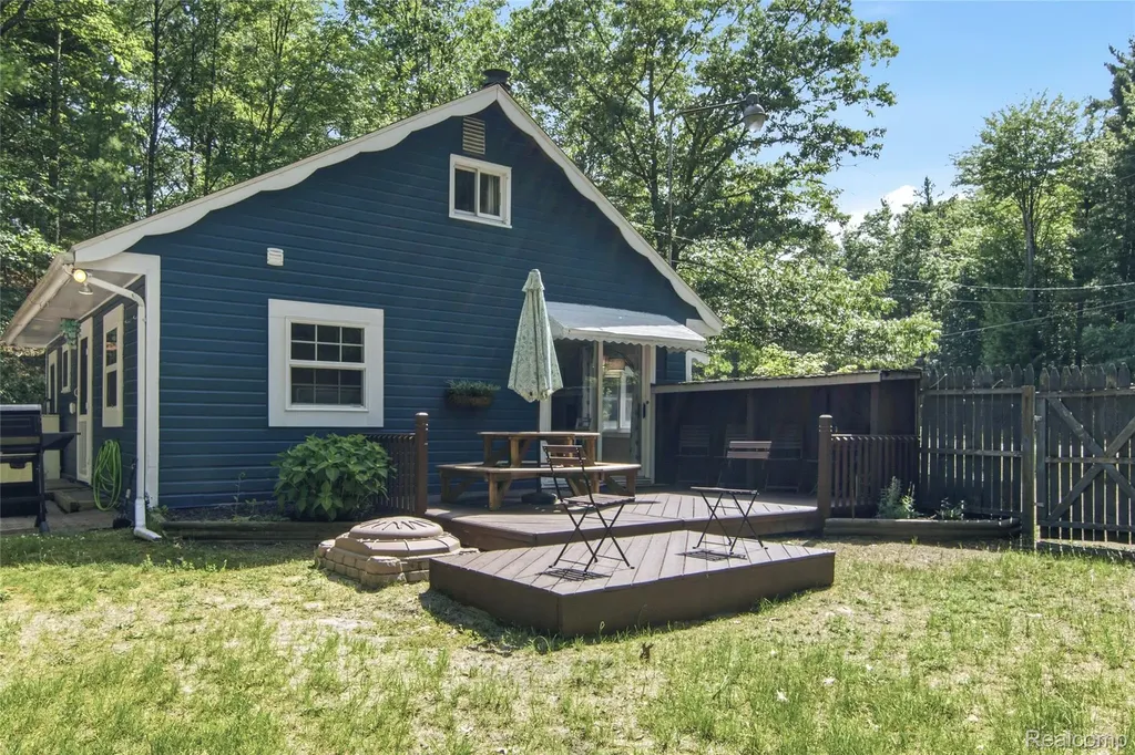 8492 N Br Us 31 Road Pentwater Township MI 49449