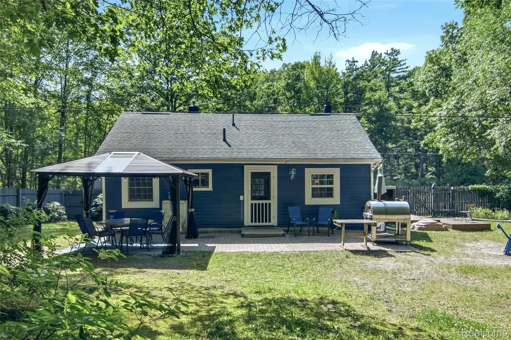 8492 N Br Us 31 Road Pentwater Township MI 49449