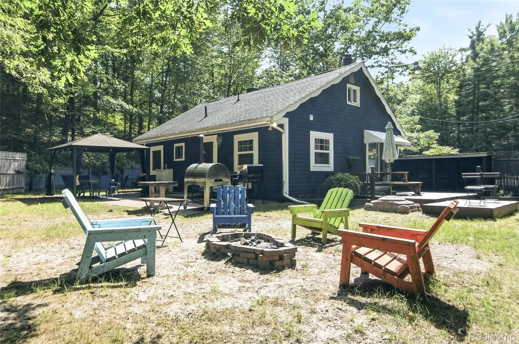 8492 N Br Us 31 Road Pentwater Township MI 49449