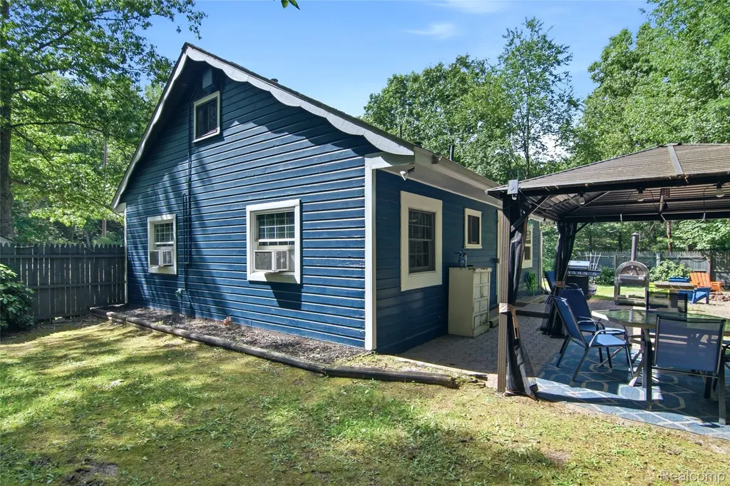8492 N Br Us 31 Road Pentwater Township MI 49449