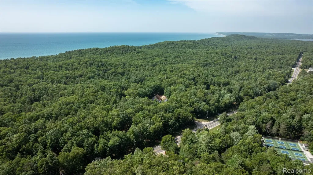 8492 N Br Us 31 Road Pentwater Township MI 49449