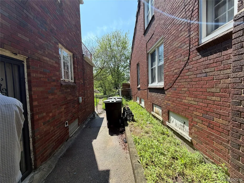 2629 Fullerton Street Detroit City MI 48238