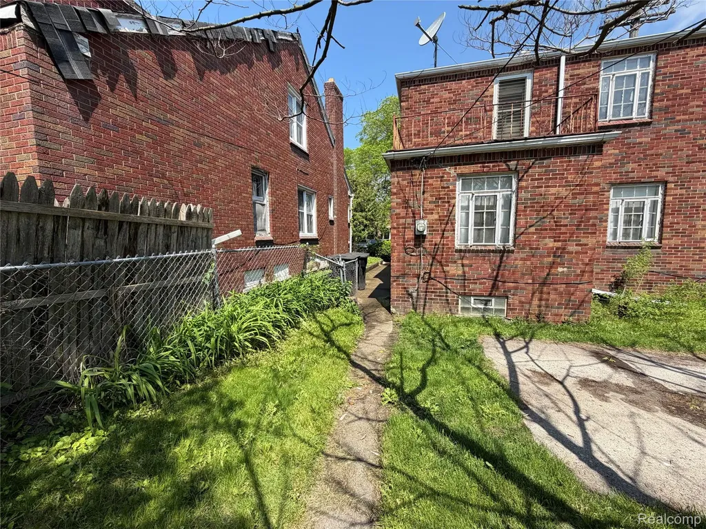 2629 Fullerton Street Detroit City MI 48238